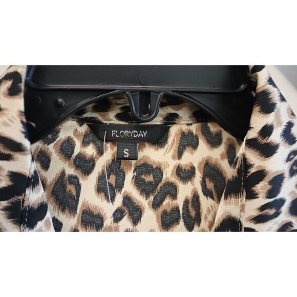 FloryDay Women’s Sz Small Leopard Print Long Sleeve Button-Up Collared Shirt - Picture 3 of 5